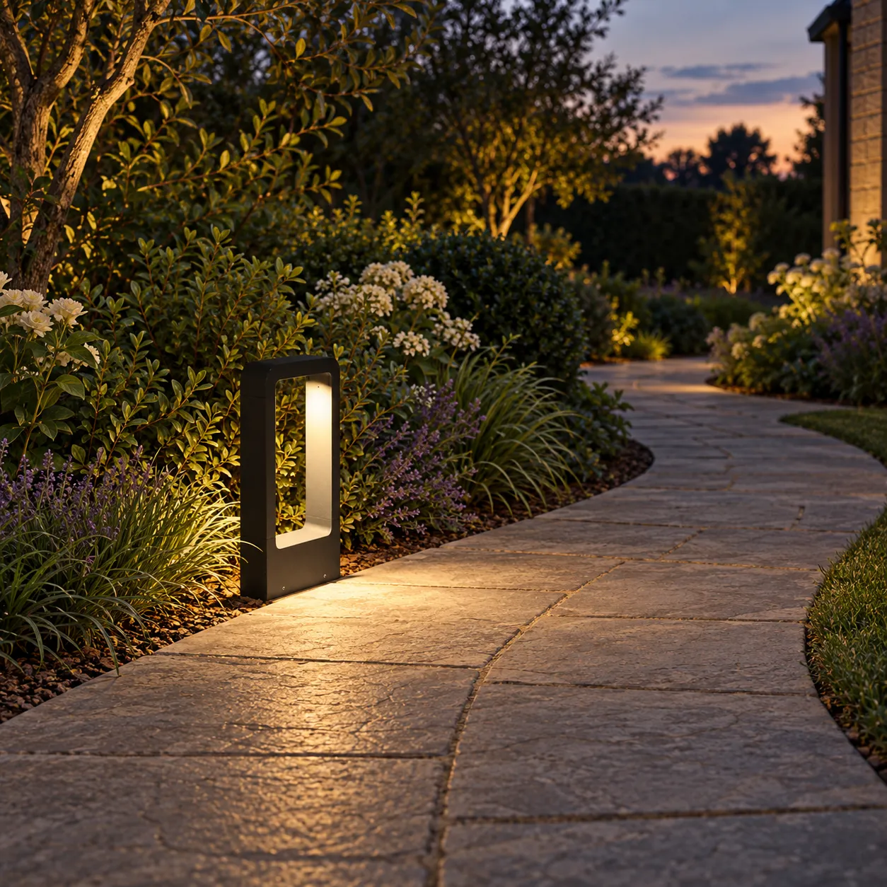 Graham Frame Garden Light; Small; use view