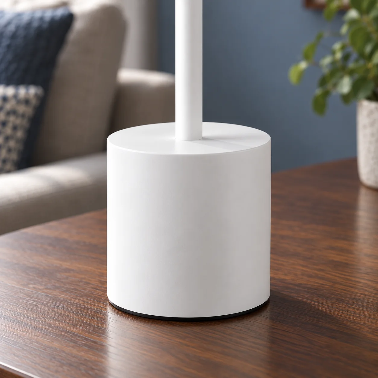 Ellis Cordless Lamp in White : painted base and stem detail
