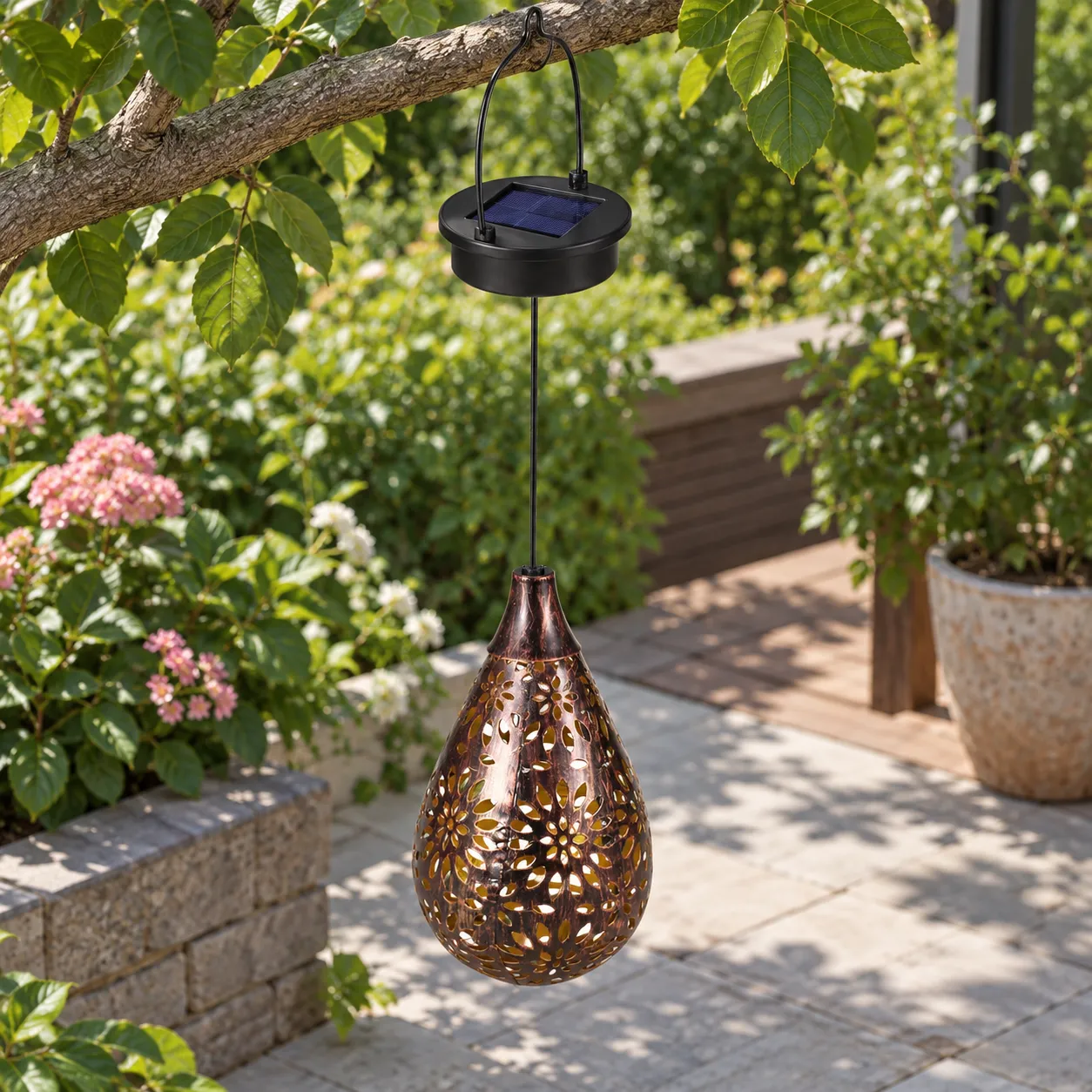 Samuel Droplet Garden Light; alternate view