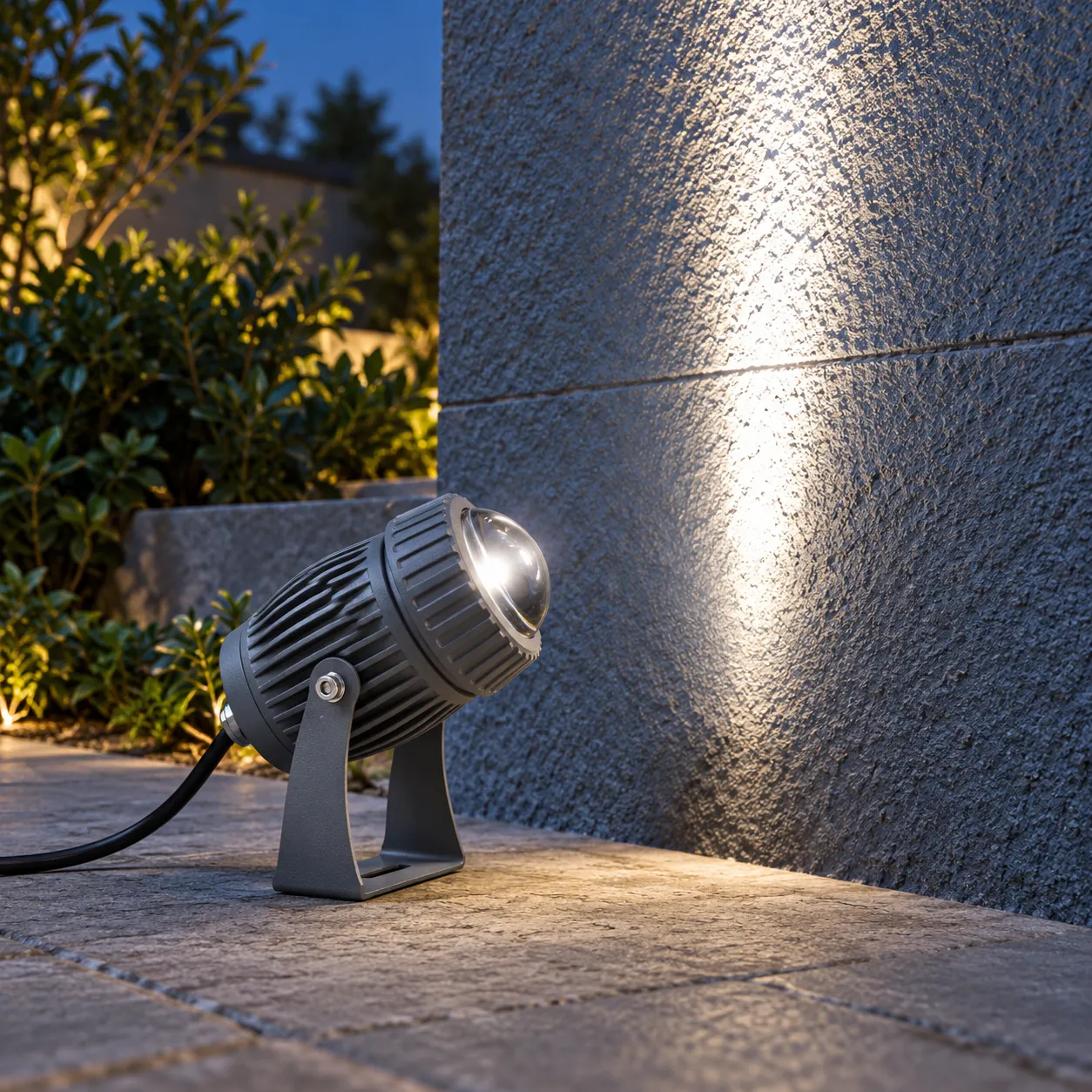 Reginald Wall Spotlight — Cool White — use