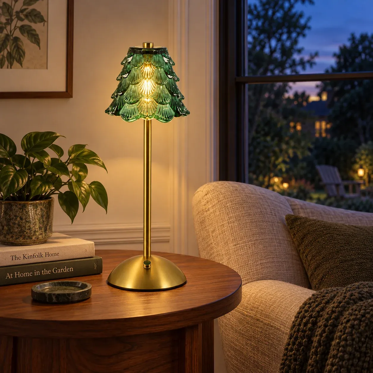 Winona Glass Table Lamp - Dark green - use photograph