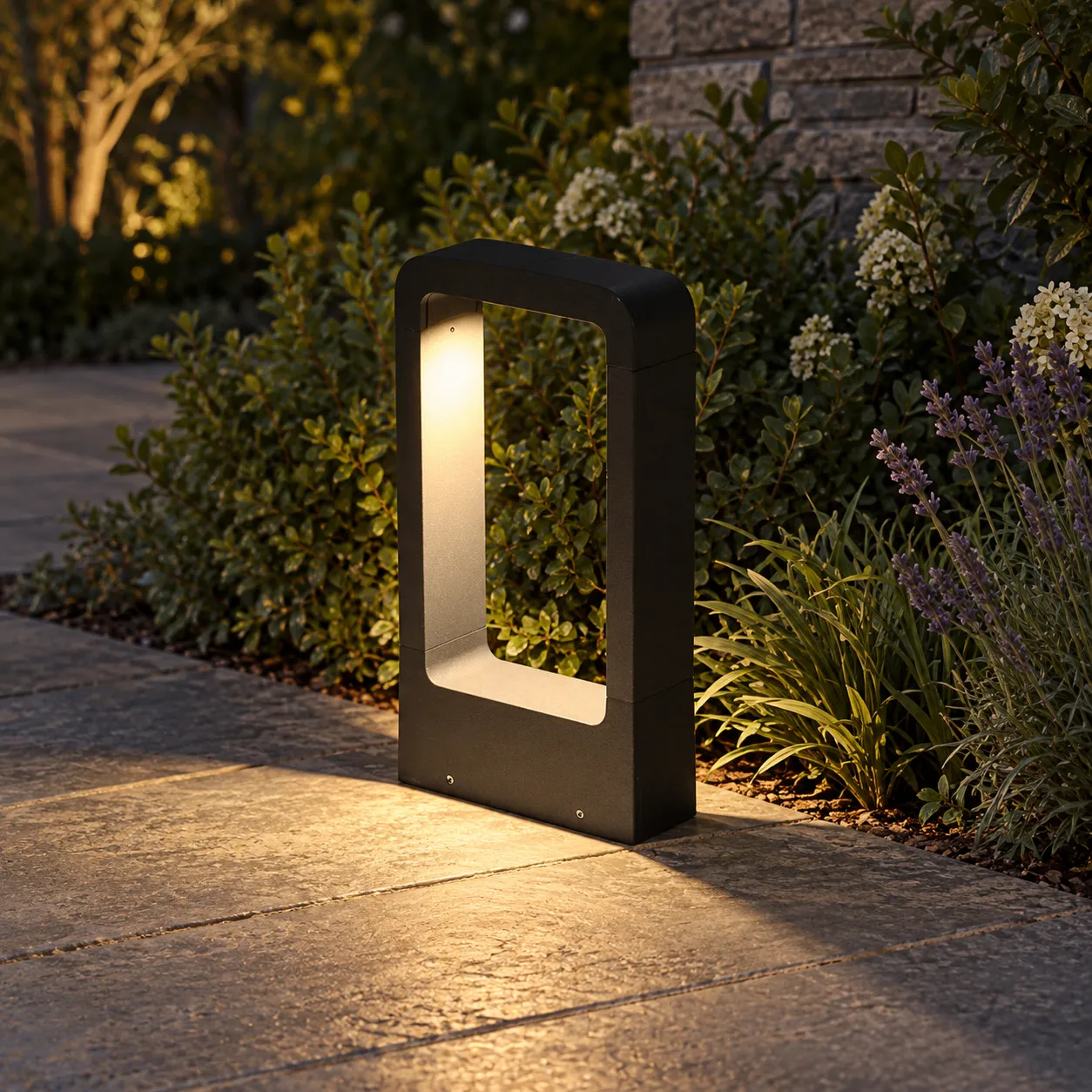 Graham Frame Garden Light; Small; lead view